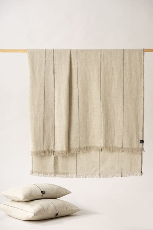 Con TEIXIDORS Throws, cushions cover